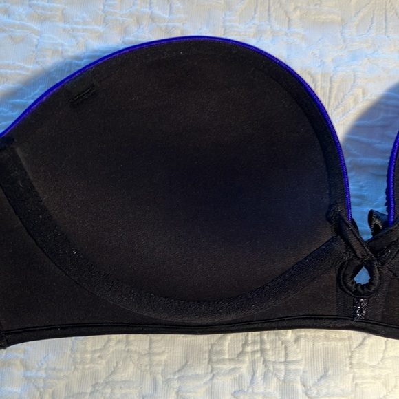 Very sexy strapless 34A Victoria’s Secret purple w/black&silver lace overlay - Picture 5 of 9